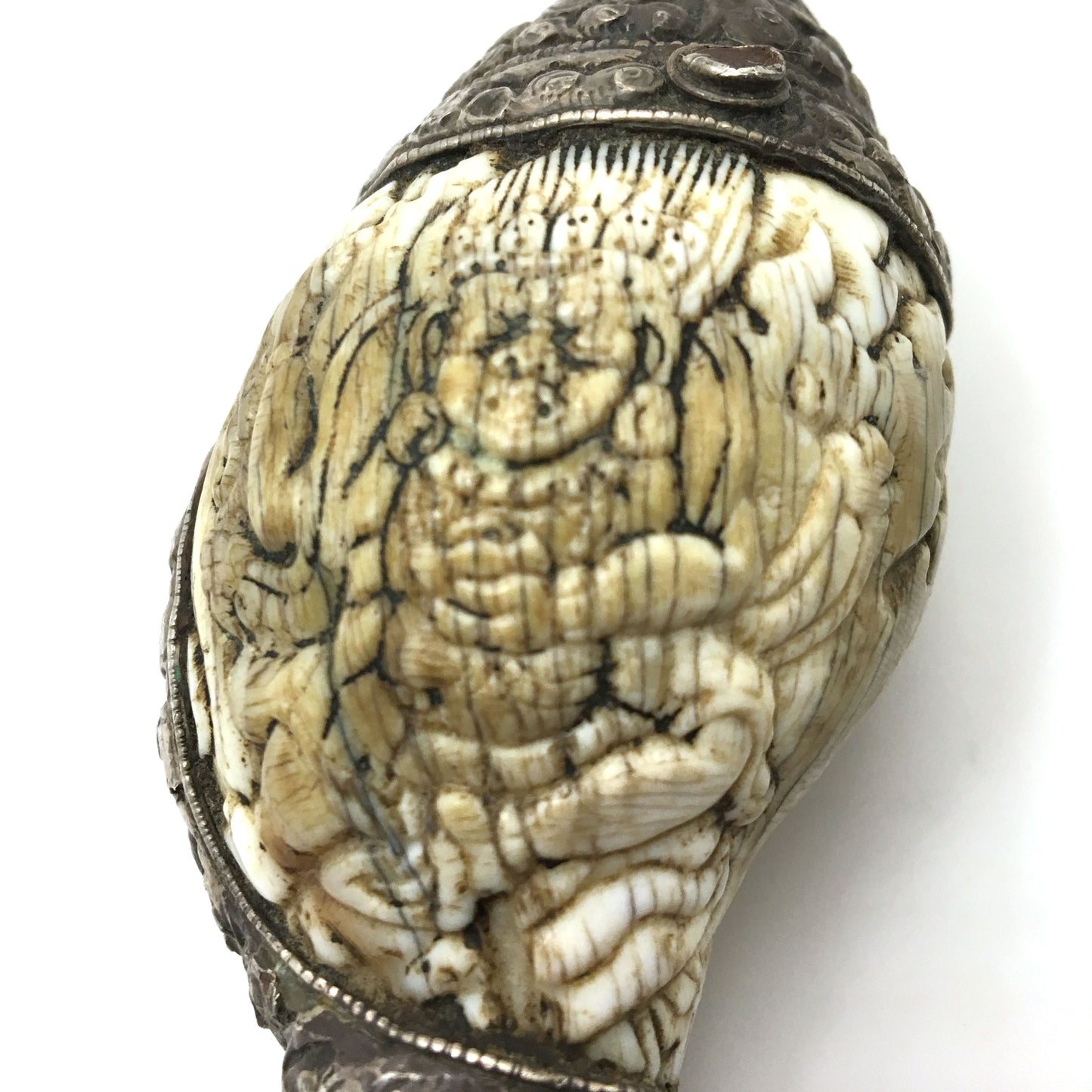 Conch shell Trumpet Mahakala Silver Repousse Gemstones Tibet 20th century