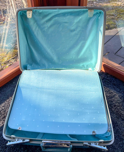 Vintage Aqua Blue 1960's Royal Traveller Medalist Hard Case Suitcase Luggage W/Key