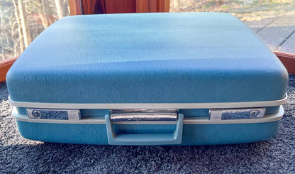 Vintage Aqua Blue 1960's Royal Traveller Medalist Hard Case Suitcase Luggage W/Key
