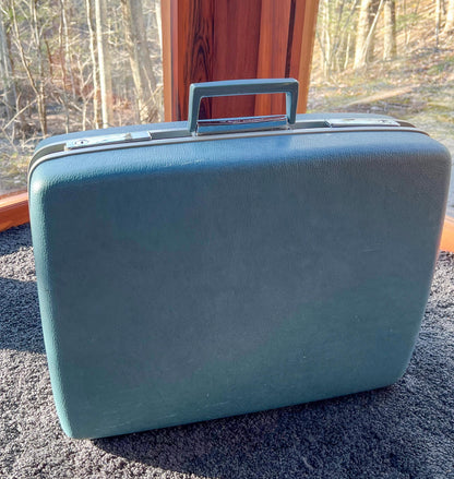 Vintage Aqua Blue 1960's Royal Traveller Medalist Hard Case Suitcase Luggage W/Key