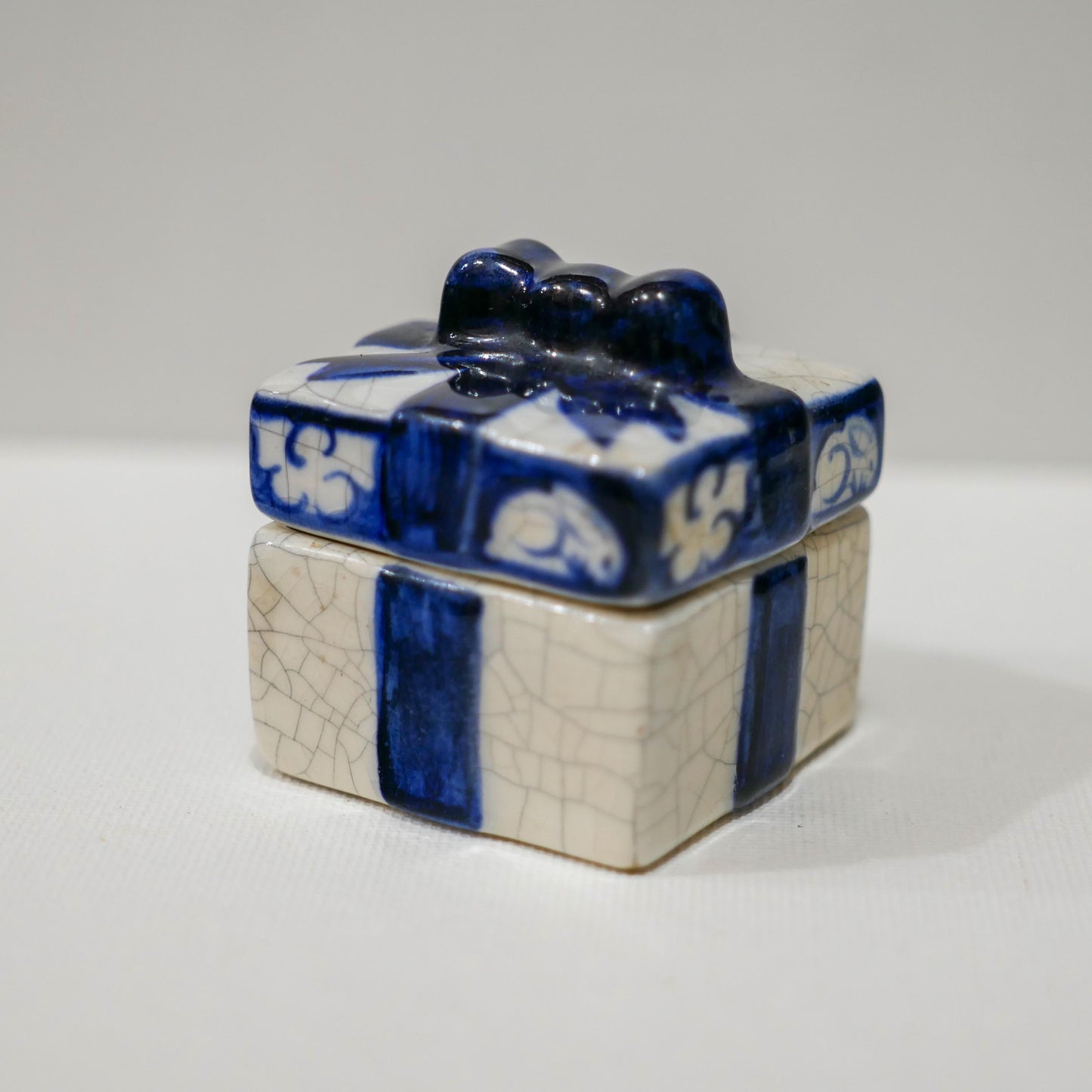 Dedham Pottery Miniature Rabbit Square Trinket Jewelry Box with Blue Ribbon