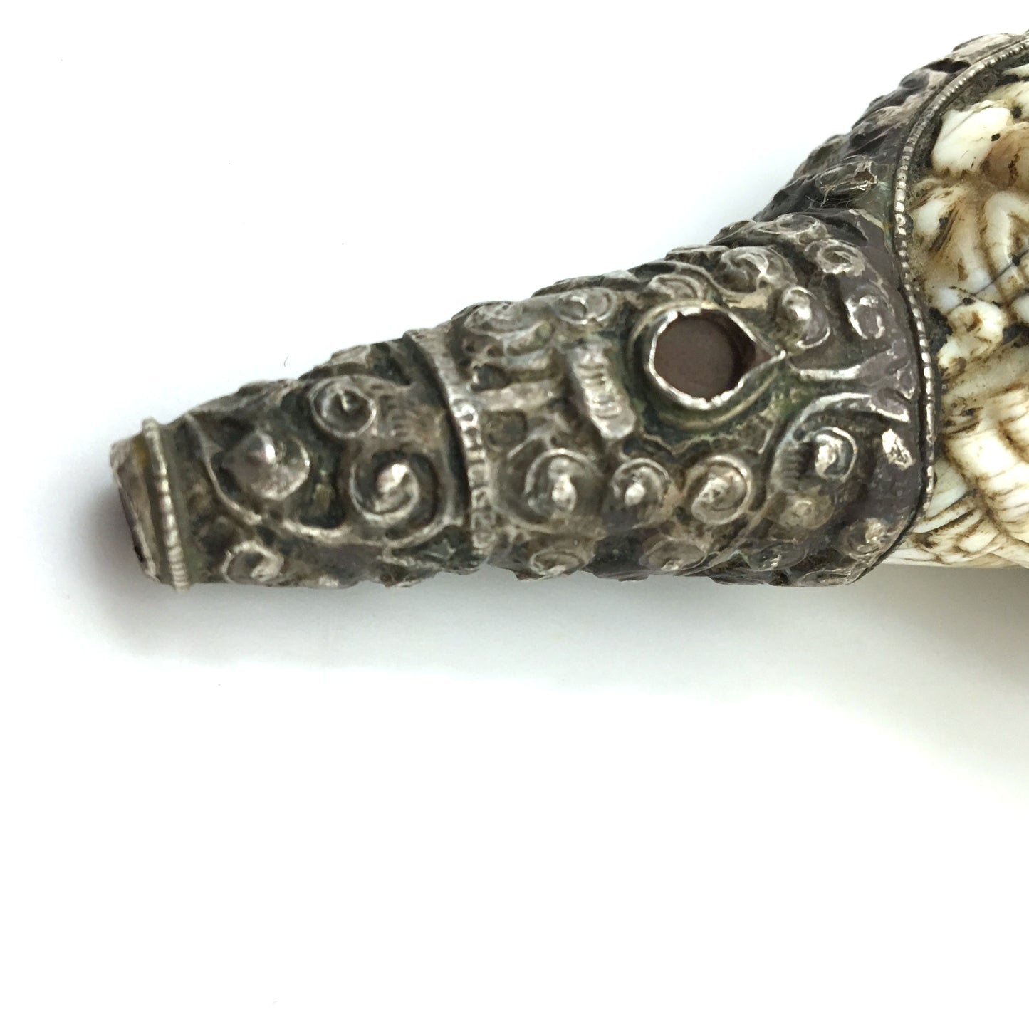 Conch shell Trumpet Mahakala Silver Repousse Gemstones Tibet 20th century