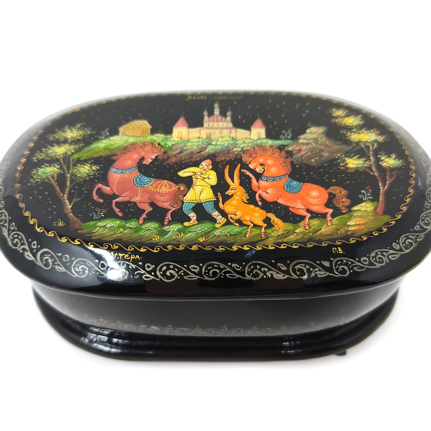 Hand Painted Signed METEPA Russian Wooden Lacquer Oval Trinket Jewelry Box 4.75"