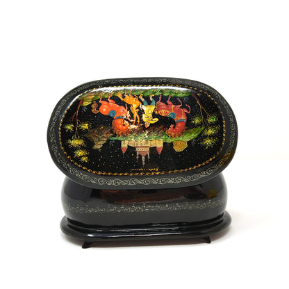Hand Painted Signed METEPA Russian Wooden Lacquer Oval Trinket Jewelry Box 4.75"